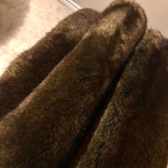 VIDEO POSTED!!! 🖤🌹Beautiful Ultra Real Faux Fur🖤🌹🖤Chocolate Brown - Picture 4 of 11